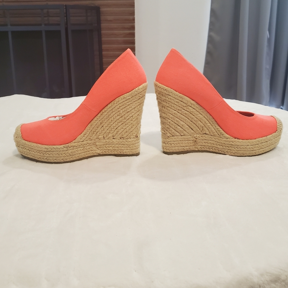 Groove Espadrilles Wedge Coral  Size 8M Brand New in Box - Picture 3 of 5
